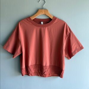 Athleta Zephyr Lightweight Short Sleeve Crew Neck
Crop Top Burnt Orange size S